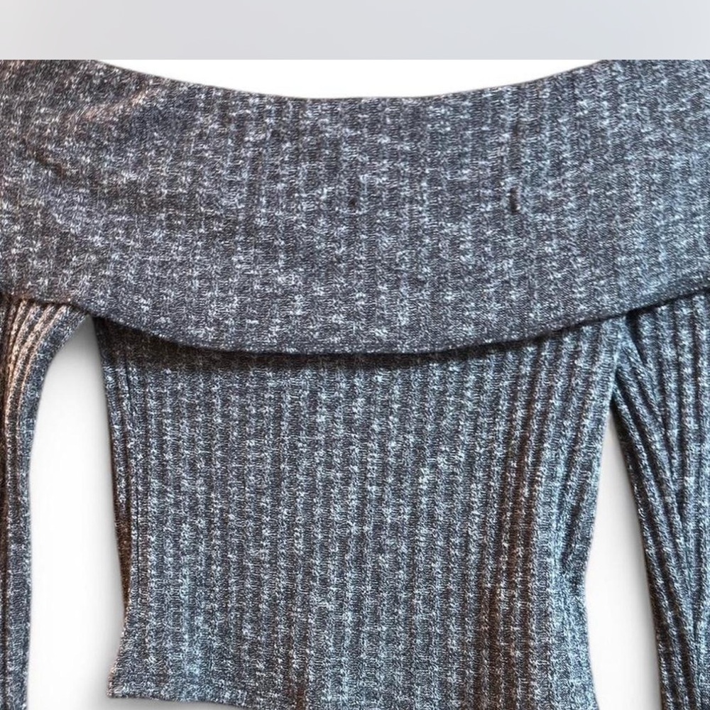 Gray Off-Shoulder Ribbed Top - Picture 2 of 4